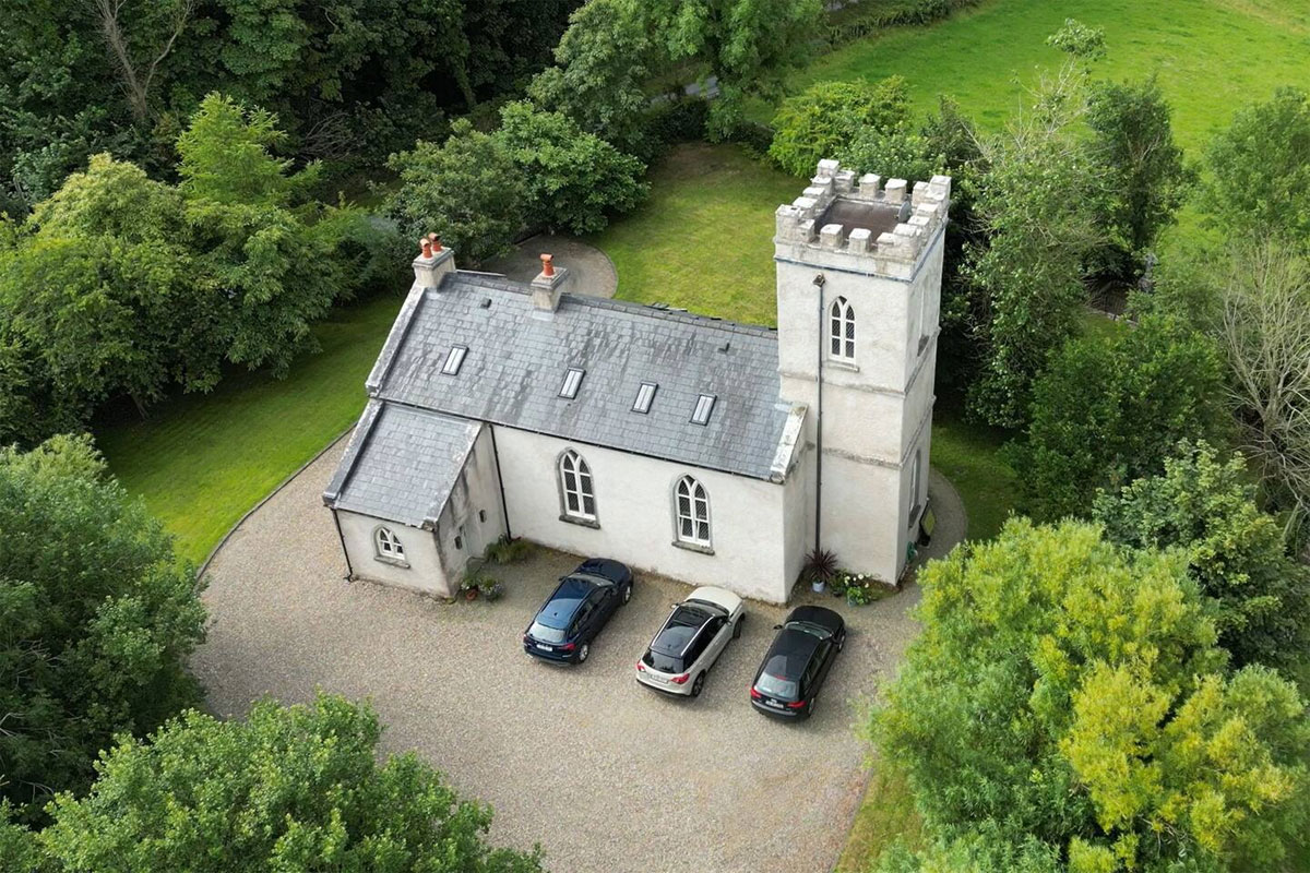 Bed and Breakfast at Bookeen Hall, Kiltullagh, Athenry, Co. Galway