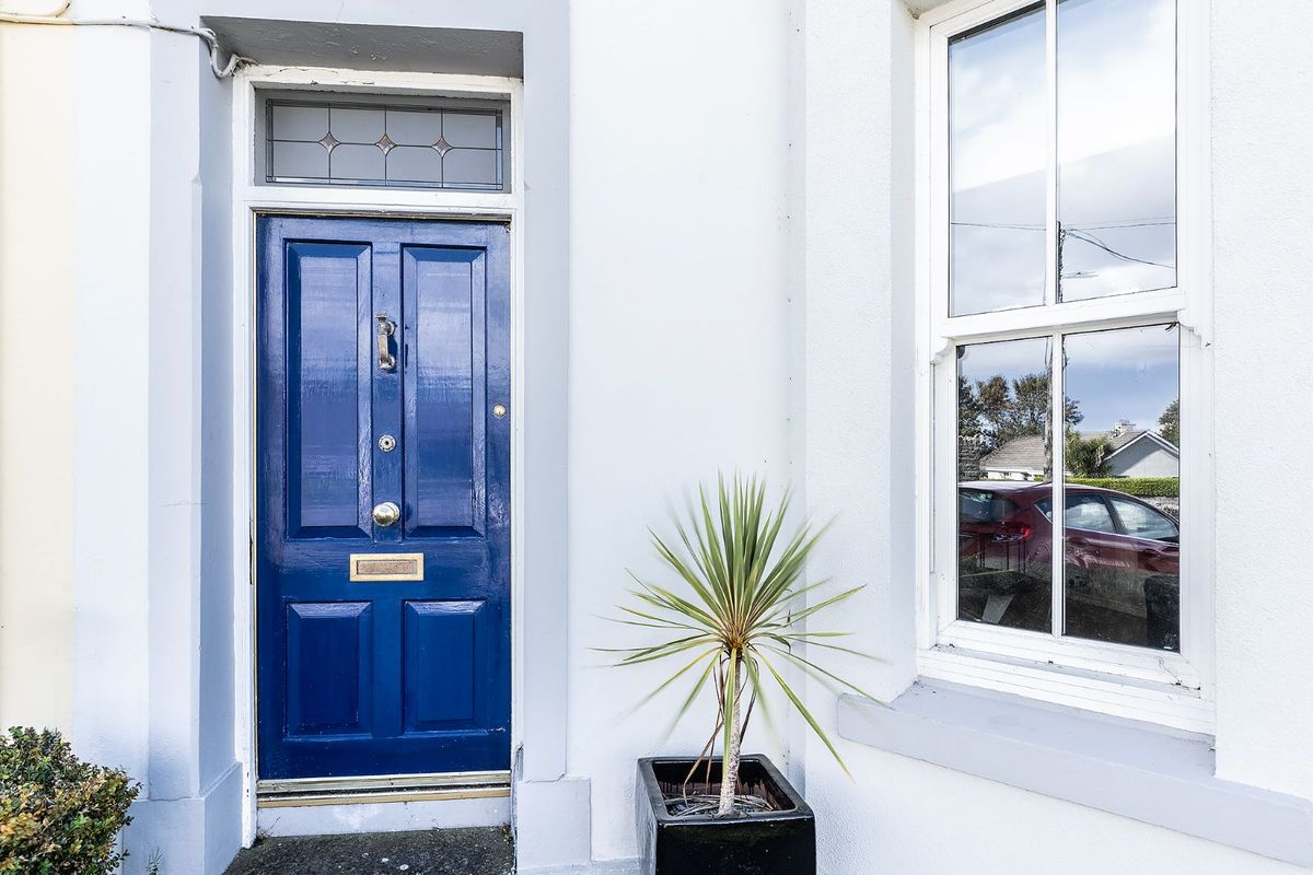 Period Property For Sale: 1 Lakeview, Carrignafoy, Cobh, Co. Cork Period Property For Sale: 1 Lakeview, Carrignafoy, Cobh, Co. Cork