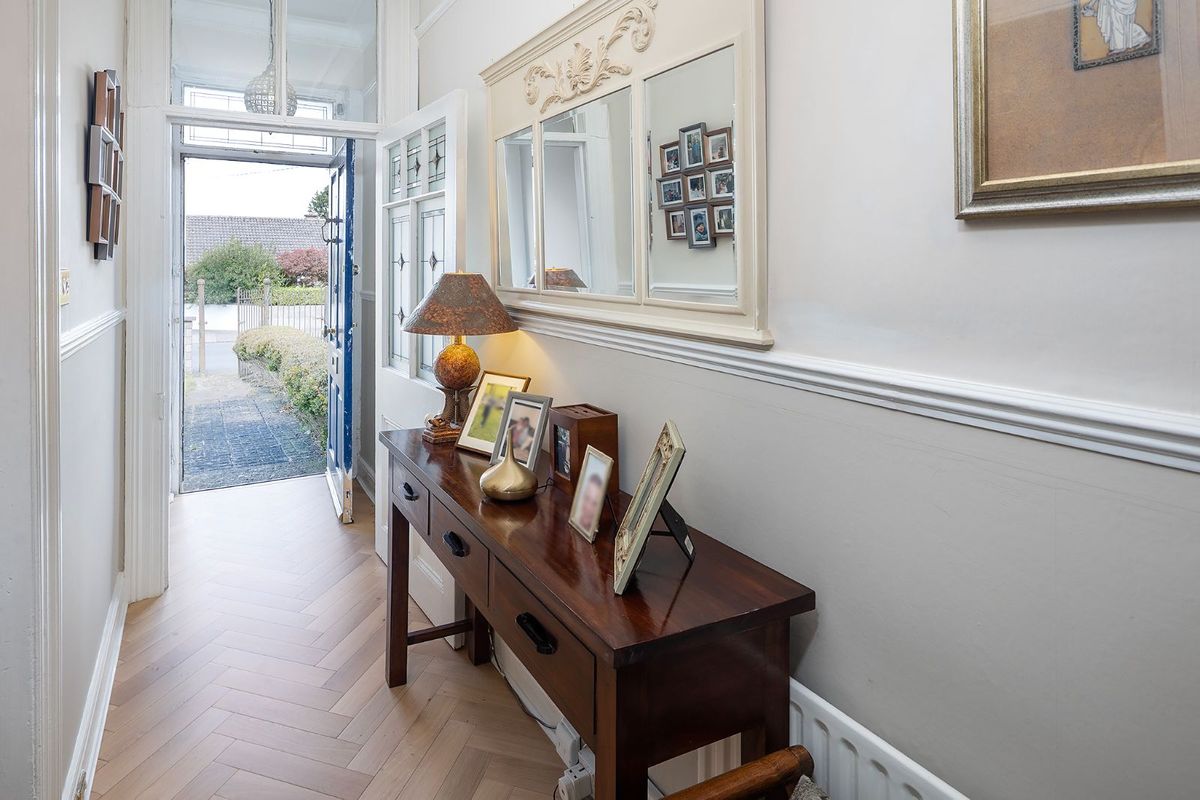 Period Property For Sale: 1 Lakeview, Carrignafoy, Cobh, Co. Cork Period Property For Sale: 1 Lakeview, Carrignafoy, Cobh, Co. Cork