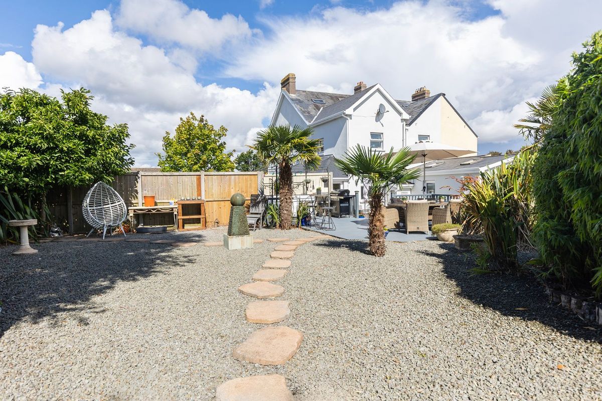 Period Property For Sale: 1 Lakeview, Carrignafoy, Cobh, Co. Cork Period Property For Sale: 1 Lakeview, Carrignafoy, Cobh, Co. Cork