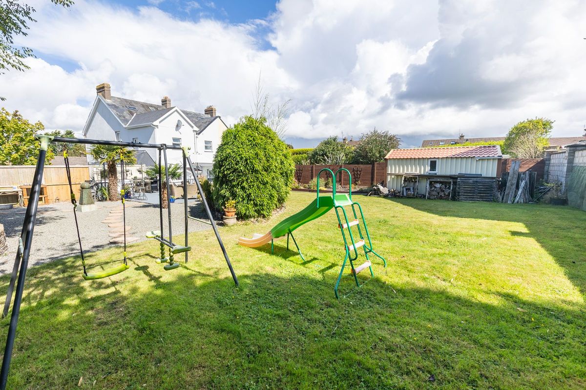 Period Property For Sale: 1 Lakeview, Carrignafoy, Cobh, Co. Cork Period Property For Sale: 1 Lakeview, Carrignafoy, Cobh, Co. Cork