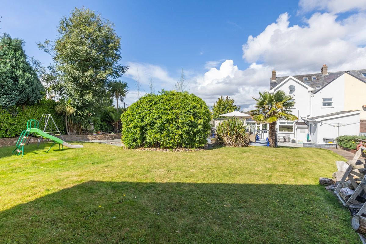 Period Property For Sale: 1 Lakeview, Carrignafoy, Cobh, Co. Cork Period Property For Sale: 1 Lakeview, Carrignafoy, Cobh, Co. Cork