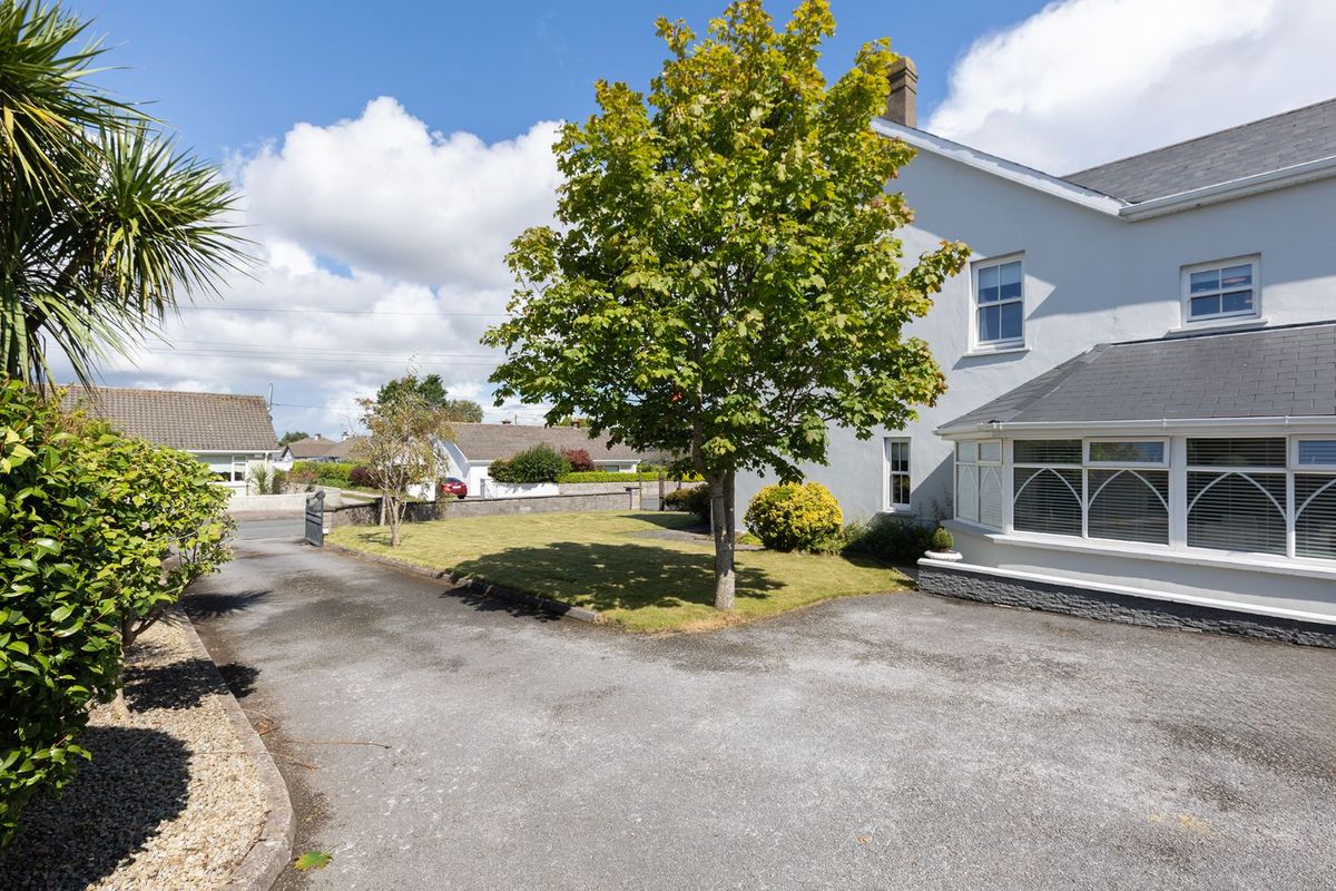 Period Property For Sale: 1 Lakeview, Carrignafoy, Cobh, Co. Cork Period Property For Sale: 1 Lakeview, Carrignafoy, Cobh, Co. Cork