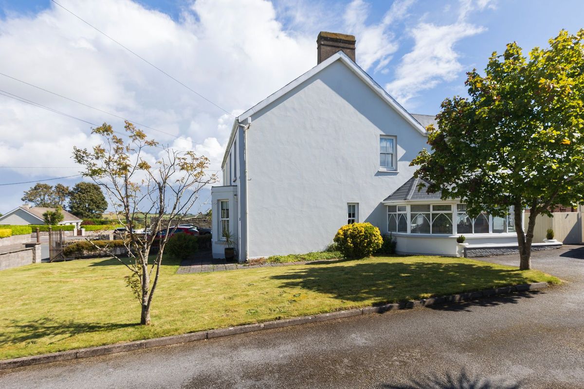 Period Property For Sale: 1 Lakeview, Carrignafoy, Cobh, Co. Cork Period Property For Sale: 1 Lakeview, Carrignafoy, Cobh, Co. Cork