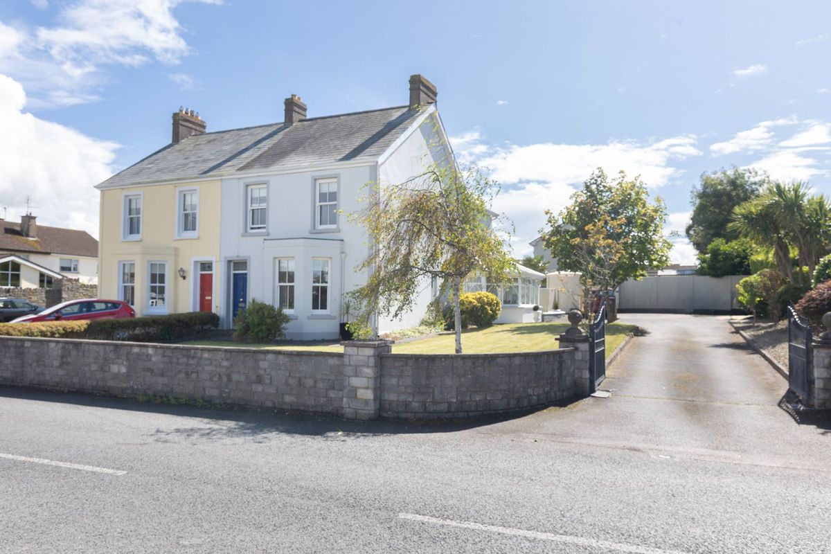 Period Property For Sale: 1 Lakeview, Carrignafoy, Cobh, Co. Cork Period Property For Sale: 1 Lakeview, Carrignafoy, Cobh, Co. Cork