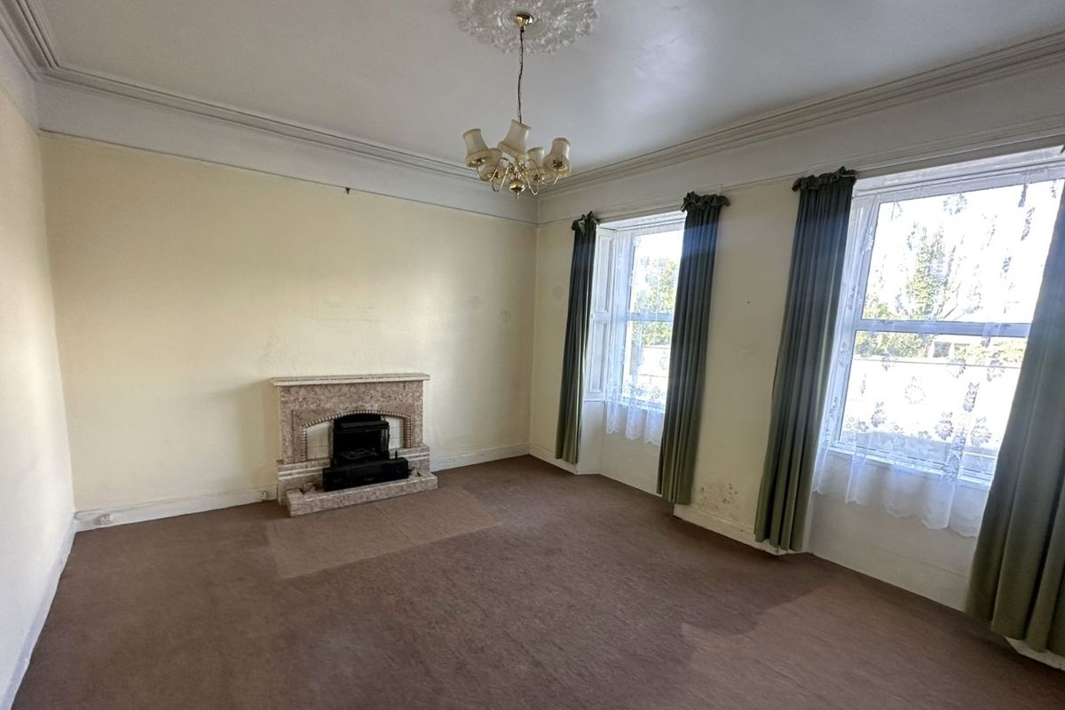 Three-Bed Residence For Sale: 15 Cork Road, Skibbereen, Co. Cork Three-Bed Residence For Sale: 15 Cork Road, Skibbereen, Co. Cork