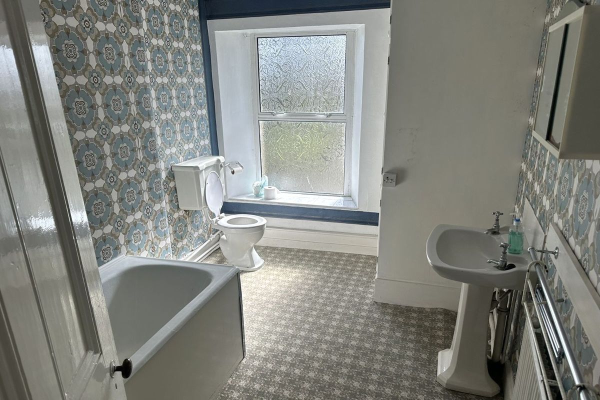 Three-Bed Residence For Sale: 15 Cork Road, Skibbereen, Co. Cork Three-Bed Residence For Sale: 15 Cork Road, Skibbereen, Co. Cork