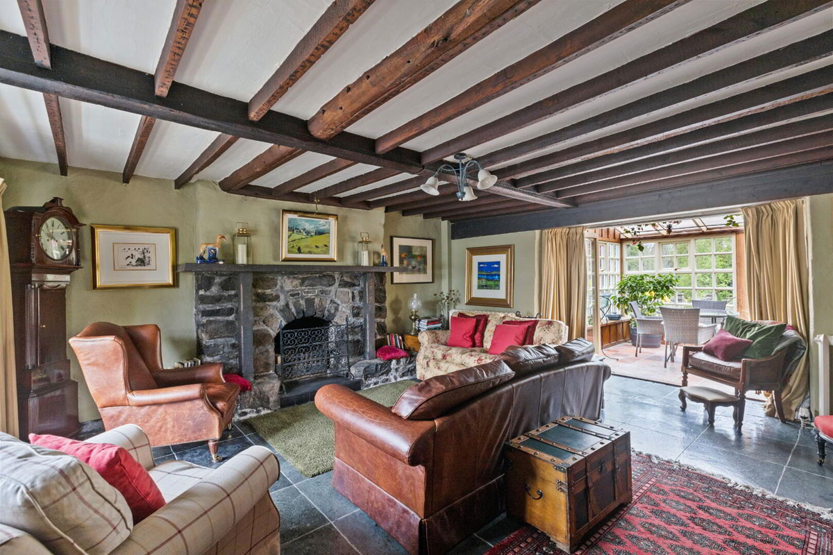 Country Residence For Sale: 33 Caddy Road, Randalstown, Antrim, Co. Antrim Country Residence For Sale: 33 Caddy Road, Randalstown, Antrim, Co. Antrim