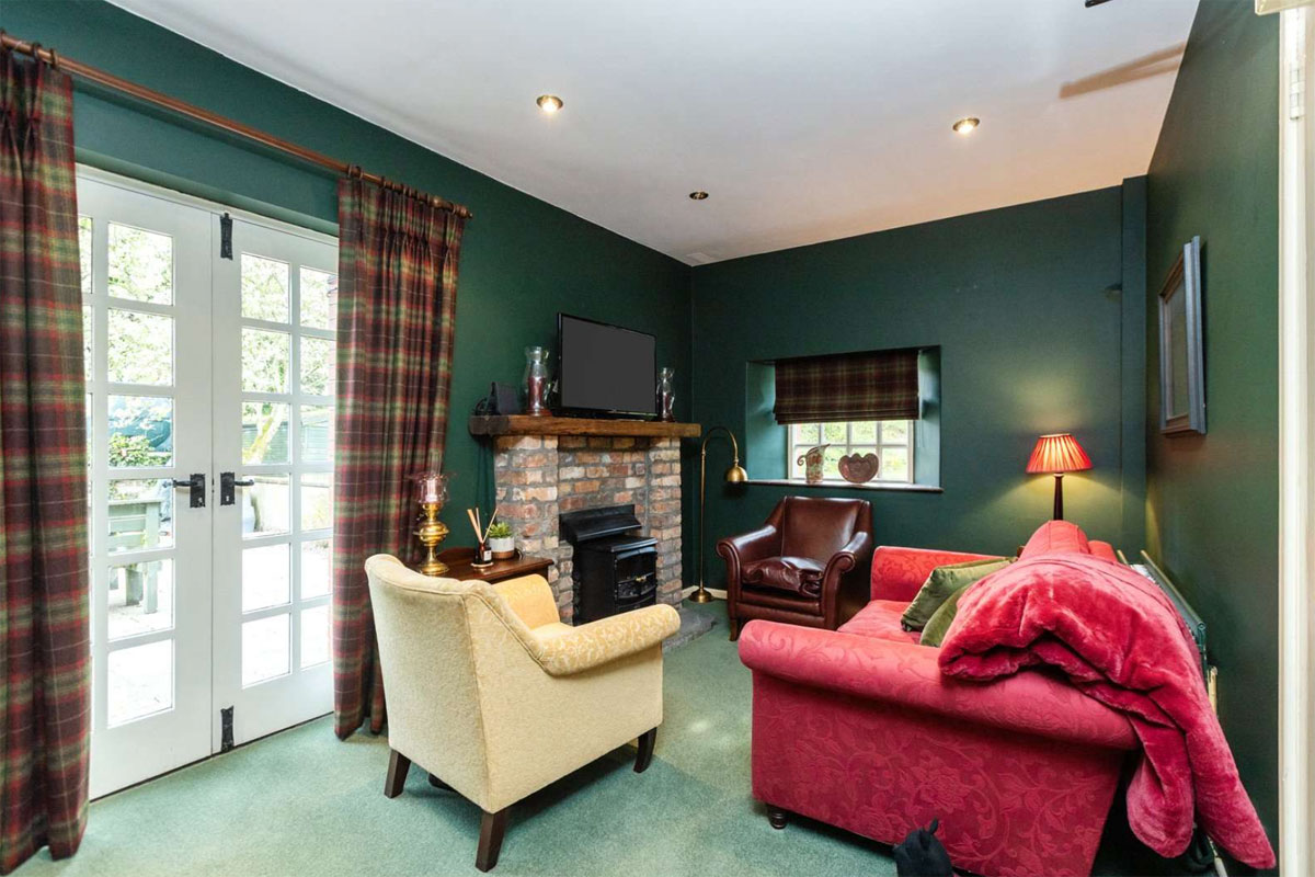 Country Residence For Sale: 33 Caddy Road, Randalstown, Antrim, Co. Antrim Country Residence For Sale: 33 Caddy Road, Randalstown, Antrim, Co. Antrim