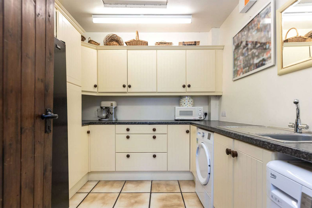 Country Residence For Sale: 33 Caddy Road, Randalstown, Antrim, Co. Antrim Country Residence For Sale: 33 Caddy Road, Randalstown, Antrim, Co. Antrim