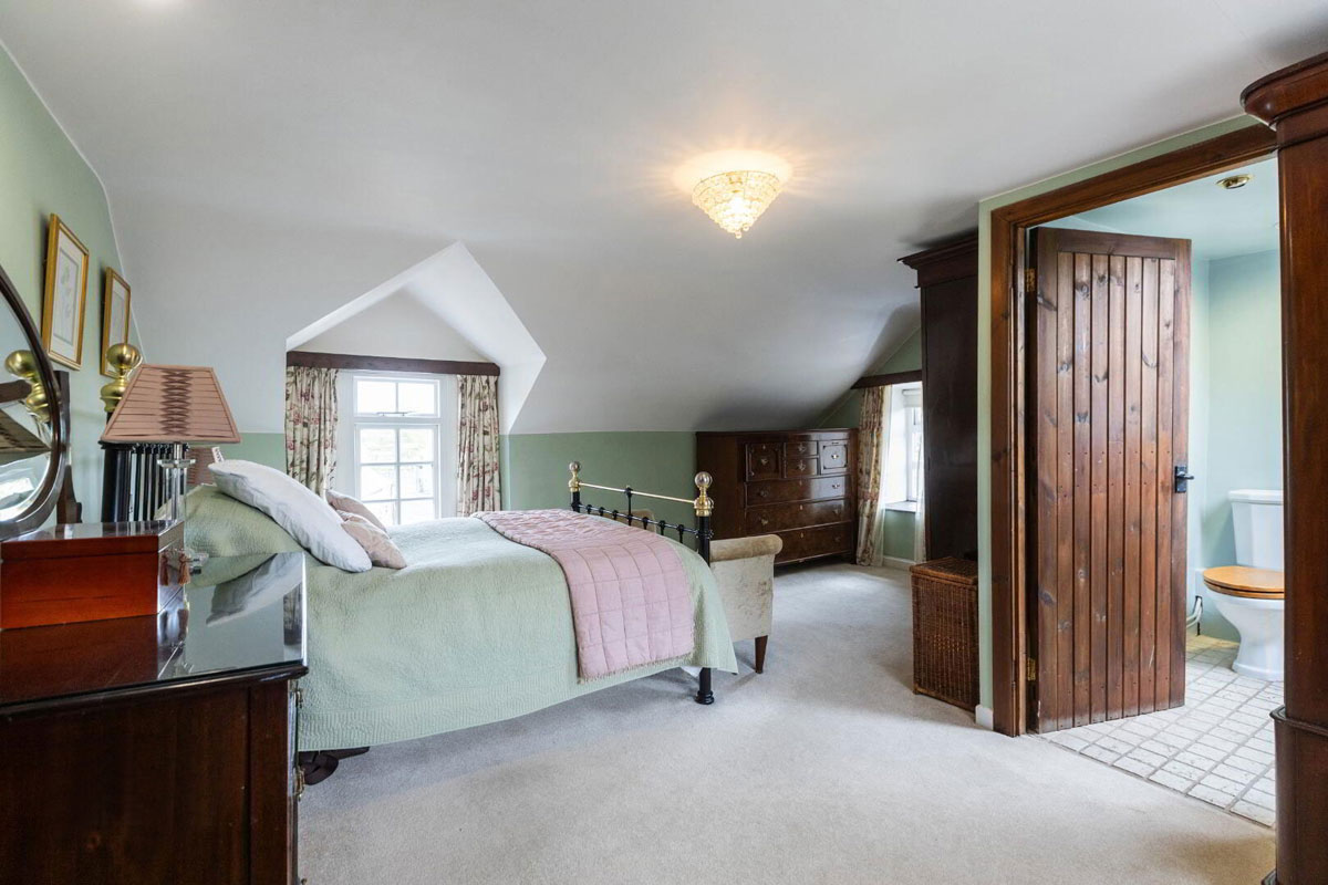 Country Residence For Sale: 33 Caddy Road, Randalstown, Antrim, Co. Antrim Country Residence For Sale: 33 Caddy Road, Randalstown, Antrim, Co. Antrim