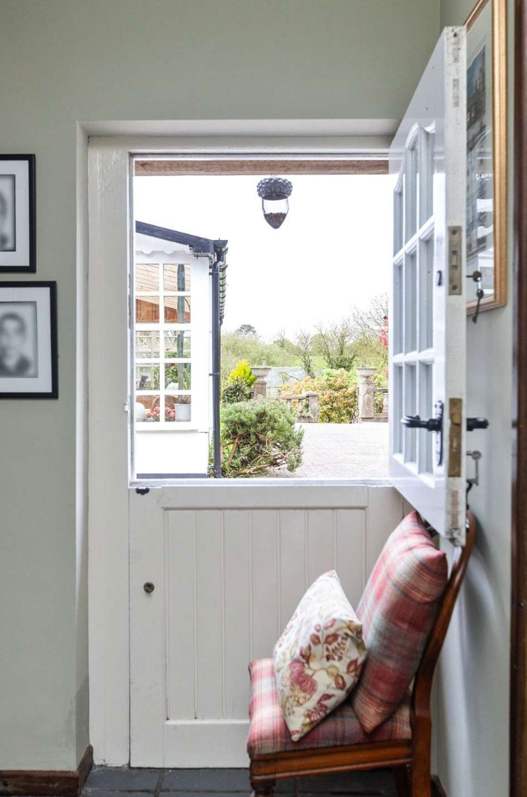 Country Residence For Sale: 33 Caddy Road, Randalstown, Antrim, Co. Antrim Country Residence For Sale: 33 Caddy Road, Randalstown, Antrim, Co. Antrim