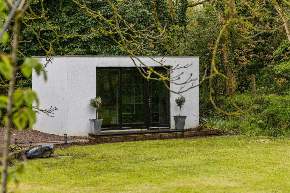 Country Residence For Sale: 33 Caddy Road, Randalstown, Antrim, Co. Antrim Country Residence For Sale: 33 Caddy Road, Randalstown, Antrim, Co. Antrim