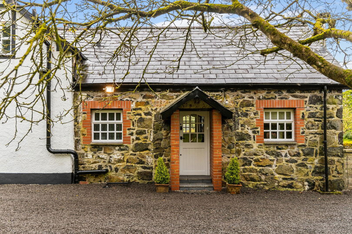 Country Residence For Sale: 33 Caddy Road, Randalstown, Antrim, Co. Antrim Country Residence For Sale: 33 Caddy Road, Randalstown, Antrim, Co. Antrim