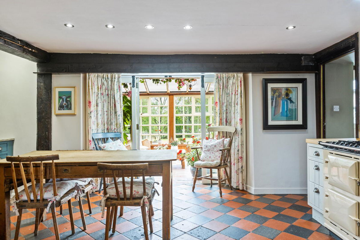 Country Residence For Sale: 33 Caddy Road, Randalstown, Antrim, Co. Antrim Country Residence For Sale: 33 Caddy Road, Randalstown, Antrim, Co. Antrim