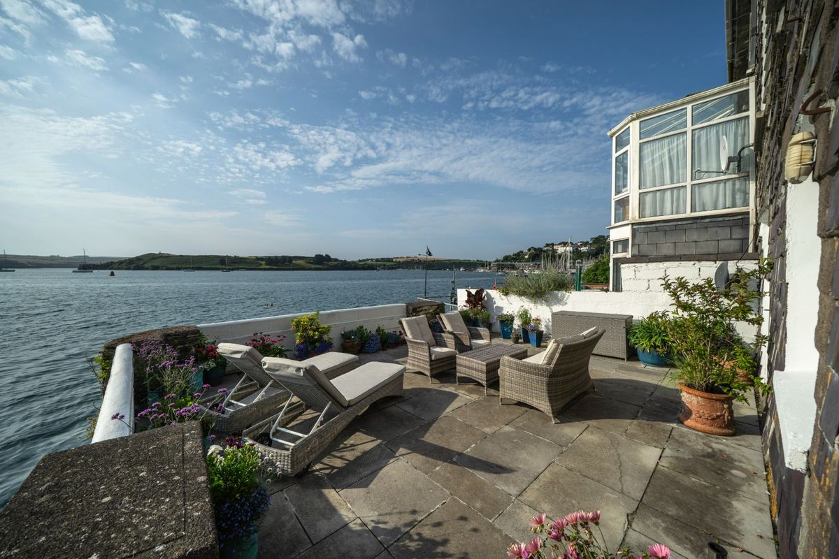Georgian Waterfront Property For Sale: 5 The Terrace, Lower Road, Scilly, Kinsale, Co. Cork Georgian Waterfront Property For Sale: 5 The Terrace, Lower Road, Scilly, Kinsale, Co. Cork