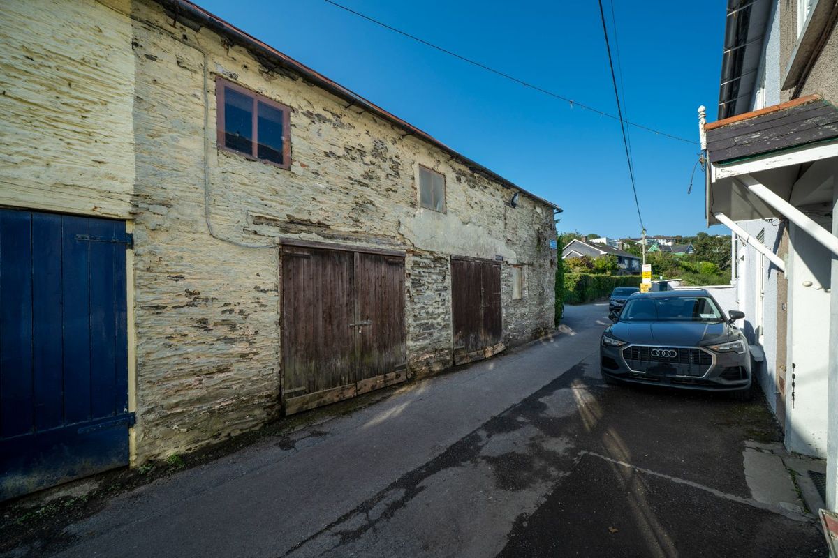 Georgian Waterfront Property For Sale: 5 The Terrace, Lower Road, Scilly, Kinsale, Co. Cork Georgian Waterfront Property For Sale: 5 The Terrace, Lower Road, Scilly, Kinsale, Co. Cork