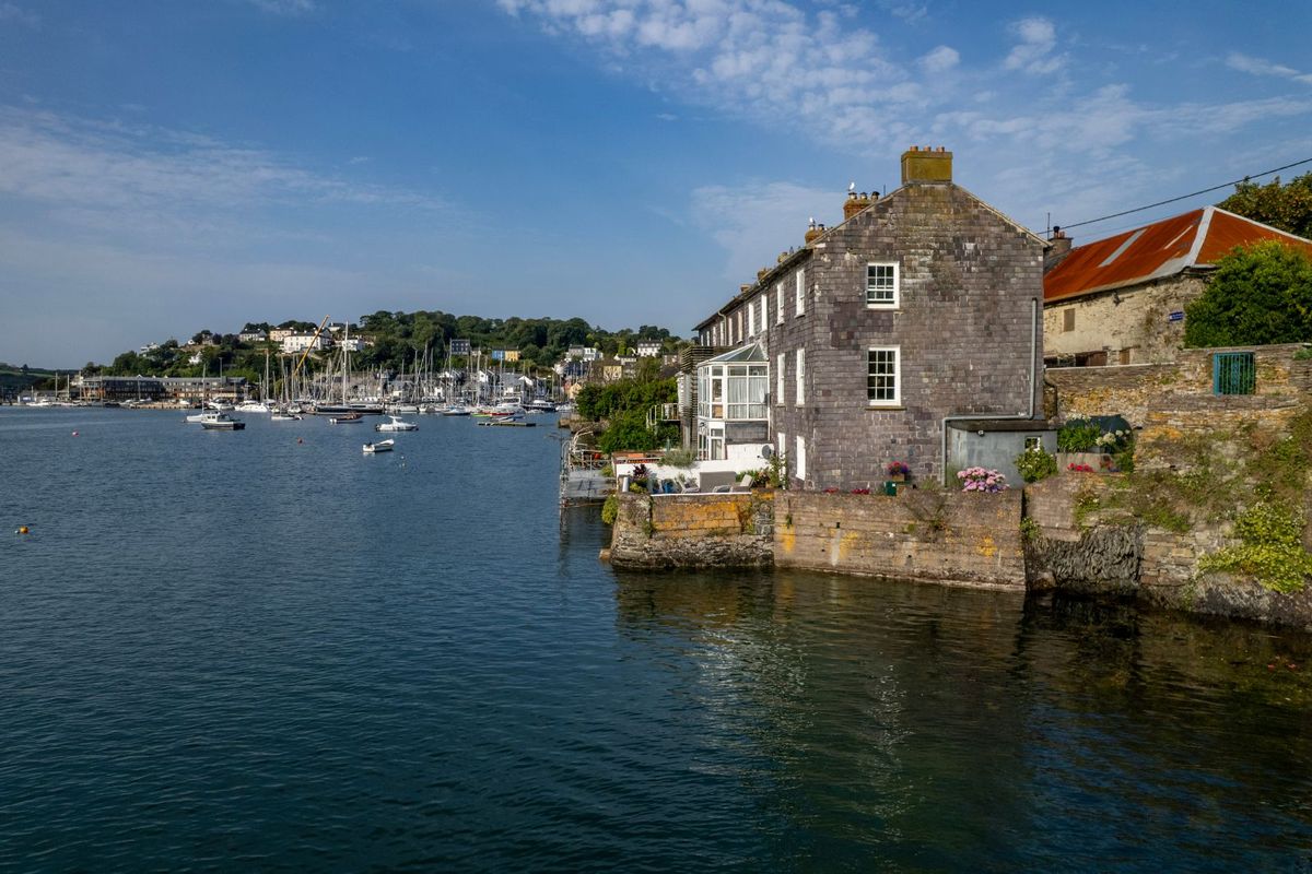 Georgian Waterfront Property For Sale: 5 The Terrace, Lower Road, Scilly, Kinsale, Co. Cork Georgian Waterfront Property For Sale: 5 The Terrace, Lower Road, Scilly, Kinsale, Co. Cork