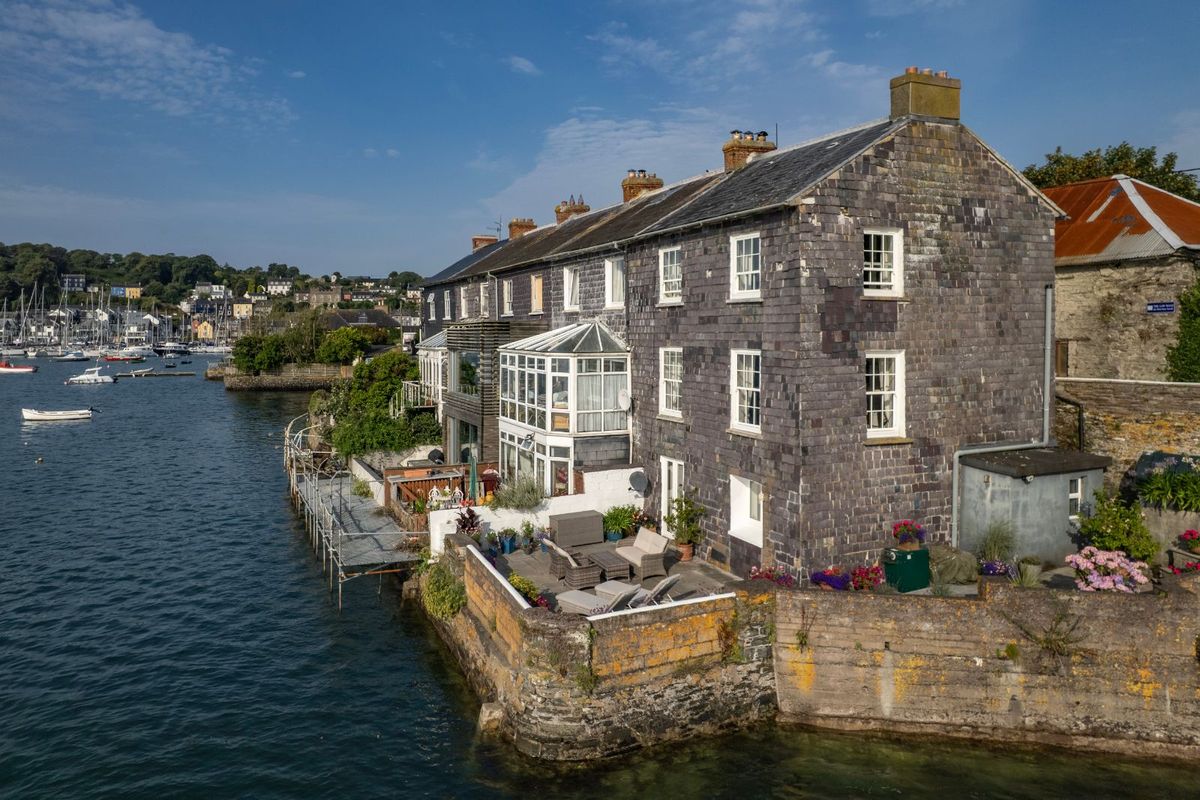 Georgian Waterfront Property For Sale: 5 The Terrace, Lower Road, Scilly, Kinsale, Co. Cork Georgian Waterfront Property For Sale: 5 The Terrace, Lower Road, Scilly, Kinsale, Co. Cork