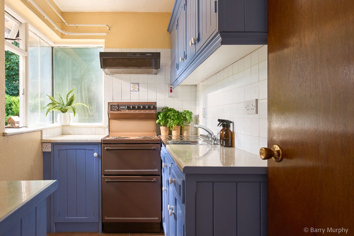 Victorian House For Sale: Ardeevin House, Beach, Bantry, Co. Cork Victorian House For Sale: Ardeevin House, Beach, Bantry, Co. Cork