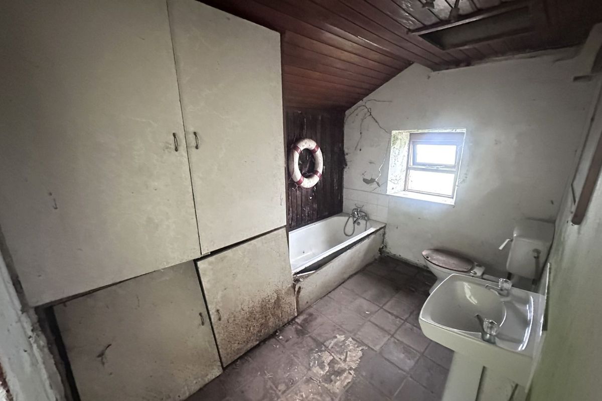 Coastal Retreat For Sale: Ballylinch, Baltimore, Co. Cork Coastal Retreat For Sale: Ballylinch, Baltimore, Co. Cork