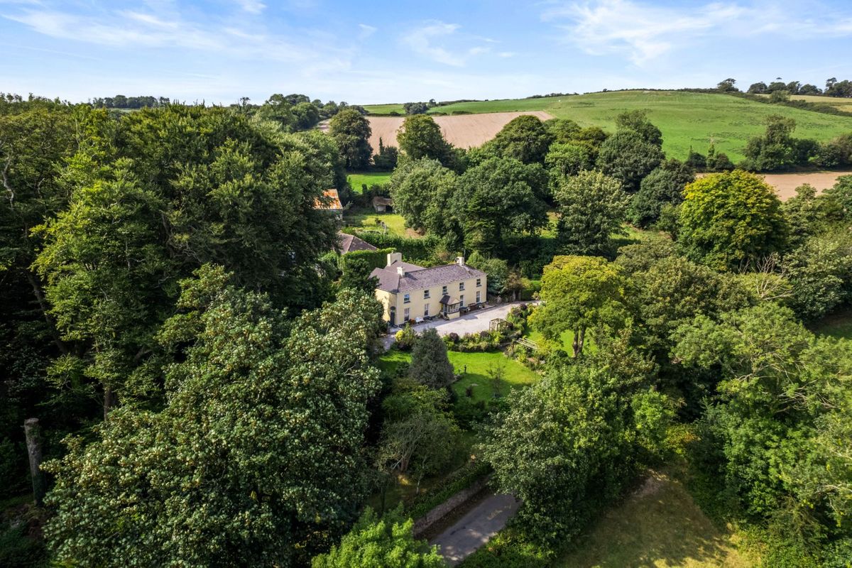 Period Property For Sale: Ballynona Lodge, Midleton, Co. Cork Period Property For Sale: Ballynona Lodge, Midleton, Co. Cork