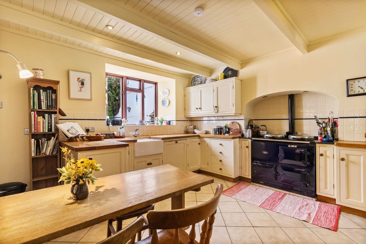 Period Property For Sale: Ballynona Lodge, Midleton, Co. Cork Period Property For Sale: Ballynona Lodge, Midleton, Co. Cork