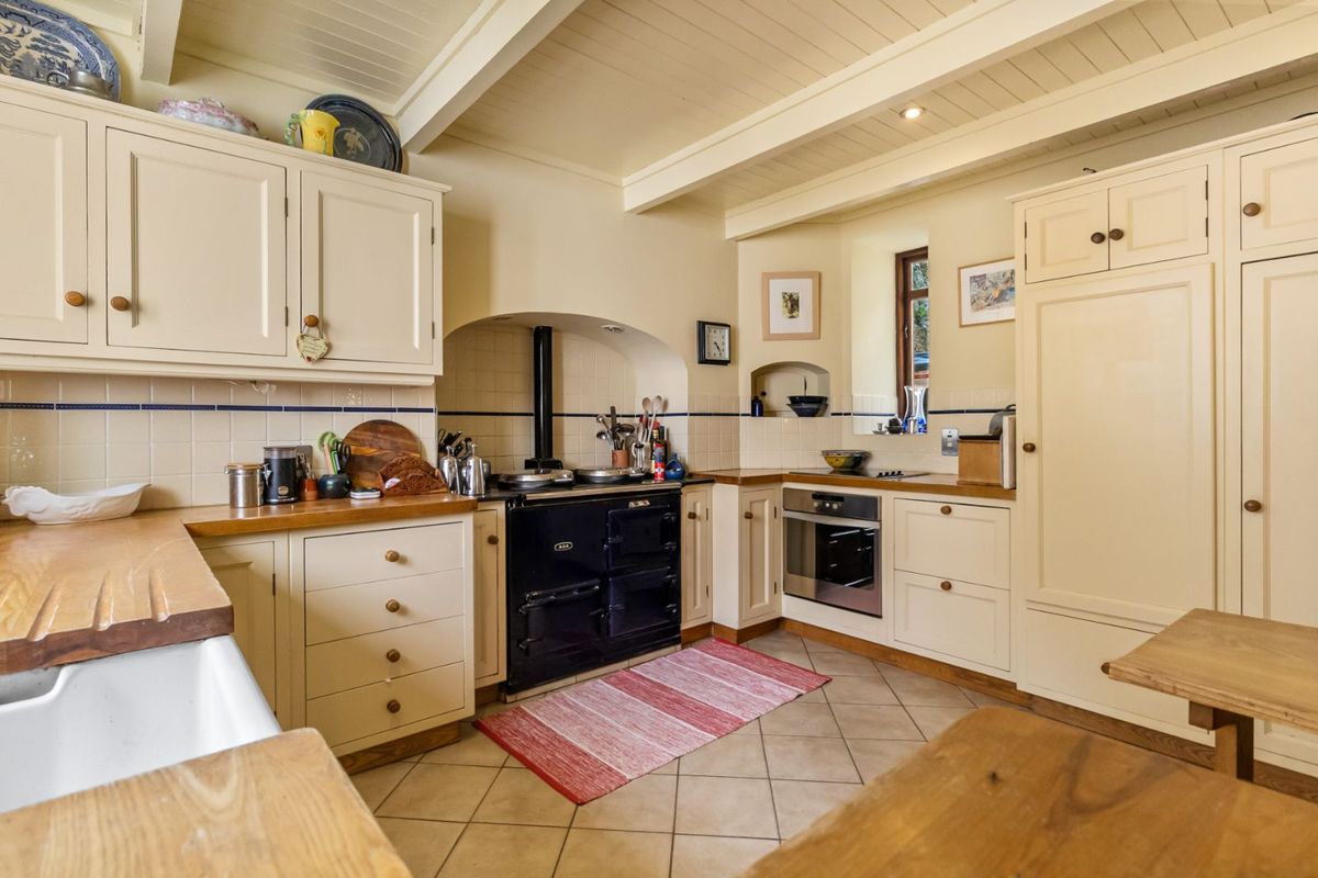 Period Property For Sale: Ballynona Lodge, Midleton, Co. Cork Period Property For Sale: Ballynona Lodge, Midleton, Co. Cork