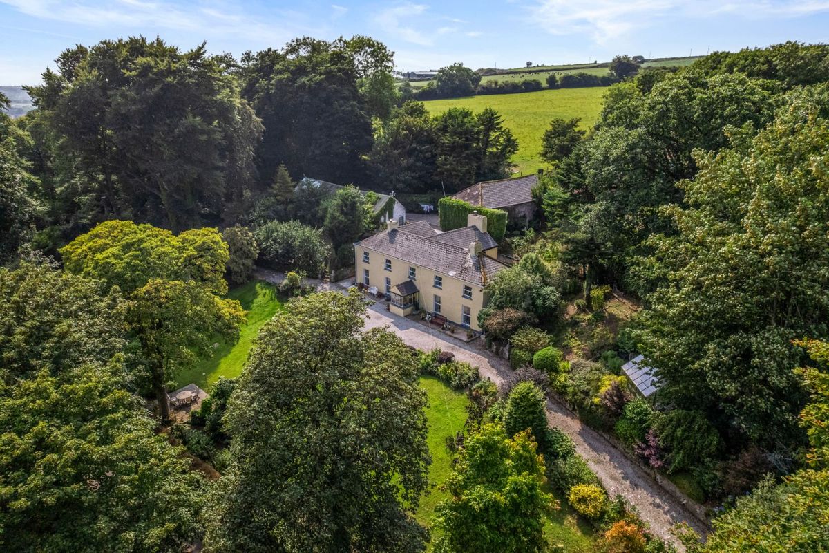 Period Property For Sale: Ballynona Lodge, Midleton, Co. Cork Period Property For Sale: Ballynona Lodge, Midleton, Co. Cork