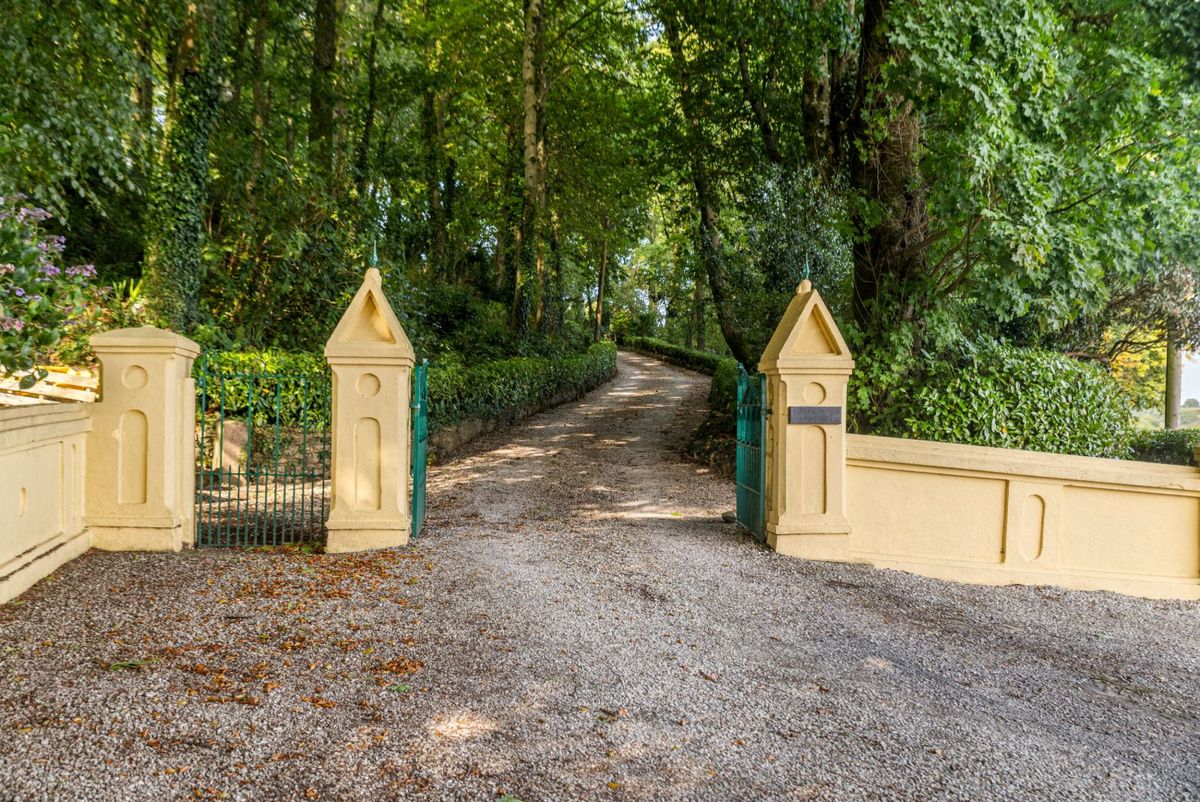 Period Property For Sale: Ballynona Lodge, Midleton, Co. Cork Period Property For Sale: Ballynona Lodge, Midleton, Co. Cork