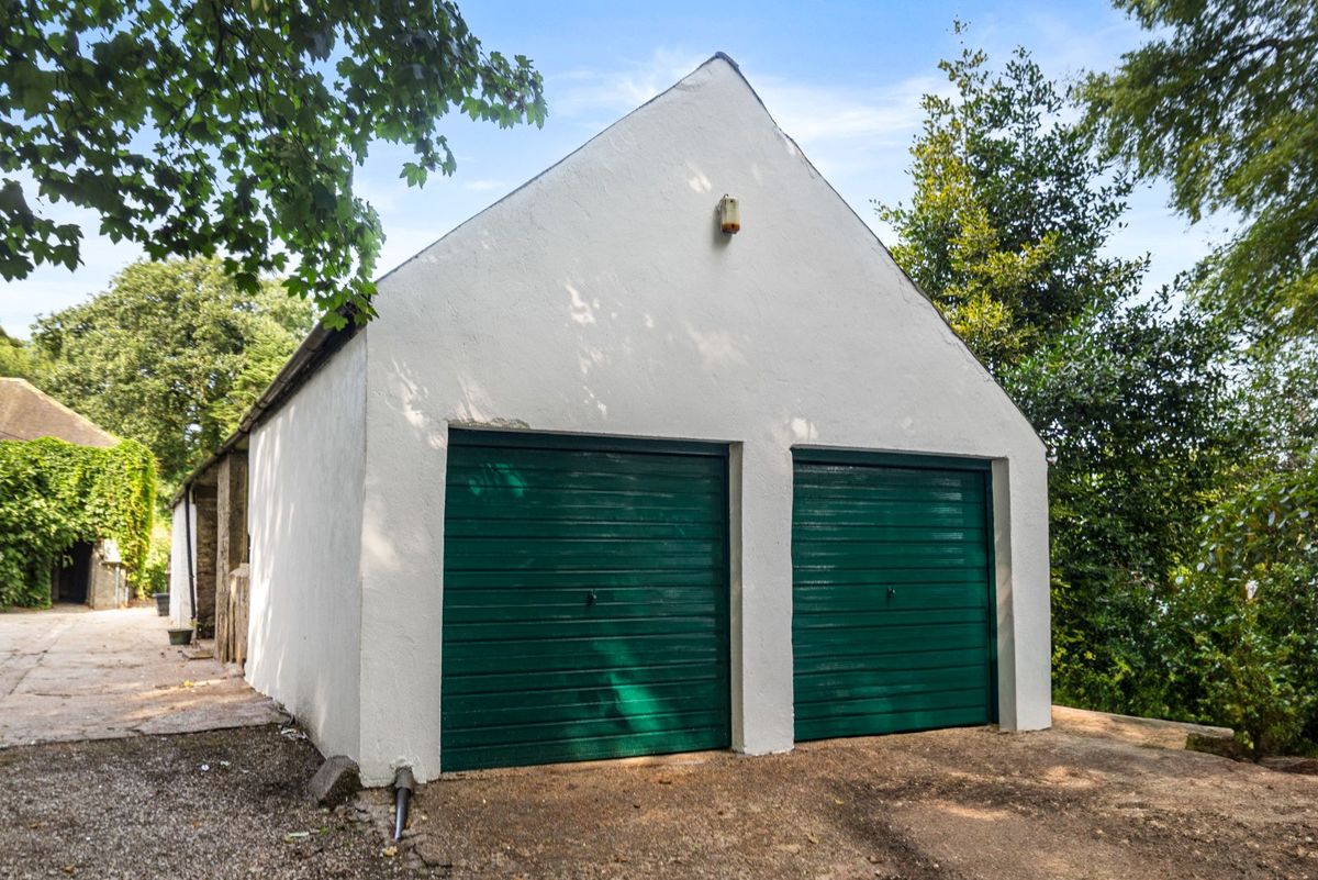 Period Property For Sale: Ballynona Lodge, Midleton, Co. Cork Period Property For Sale: Ballynona Lodge, Midleton, Co. Cork