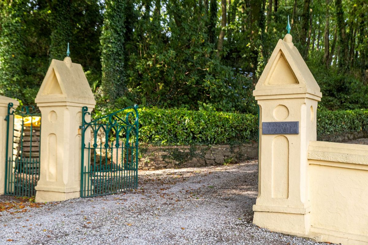 Period Property For Sale: Ballynona Lodge, Midleton, Co. Cork Period Property For Sale: Ballynona Lodge, Midleton, Co. Cork