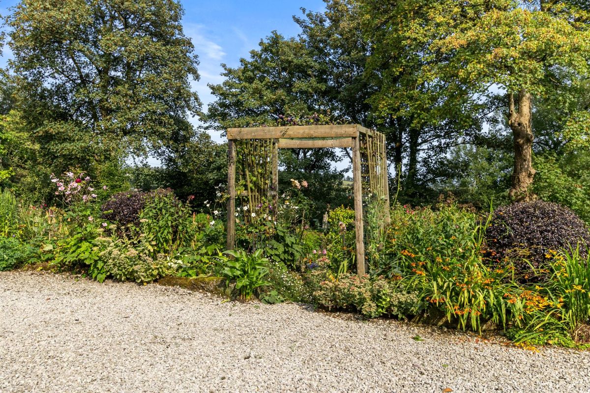 Period Property For Sale: Ballynona Lodge, Midleton, Co. Cork Period Property For Sale: Ballynona Lodge, Midleton, Co. Cork