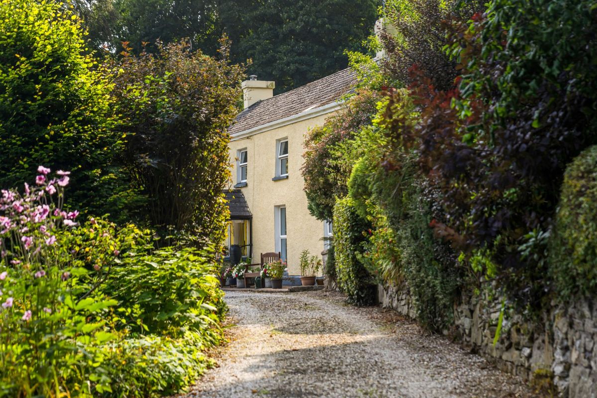 Period Property For Sale: Ballynona Lodge, Midleton, Co. Cork Period Property For Sale: Ballynona Lodge, Midleton, Co. Cork