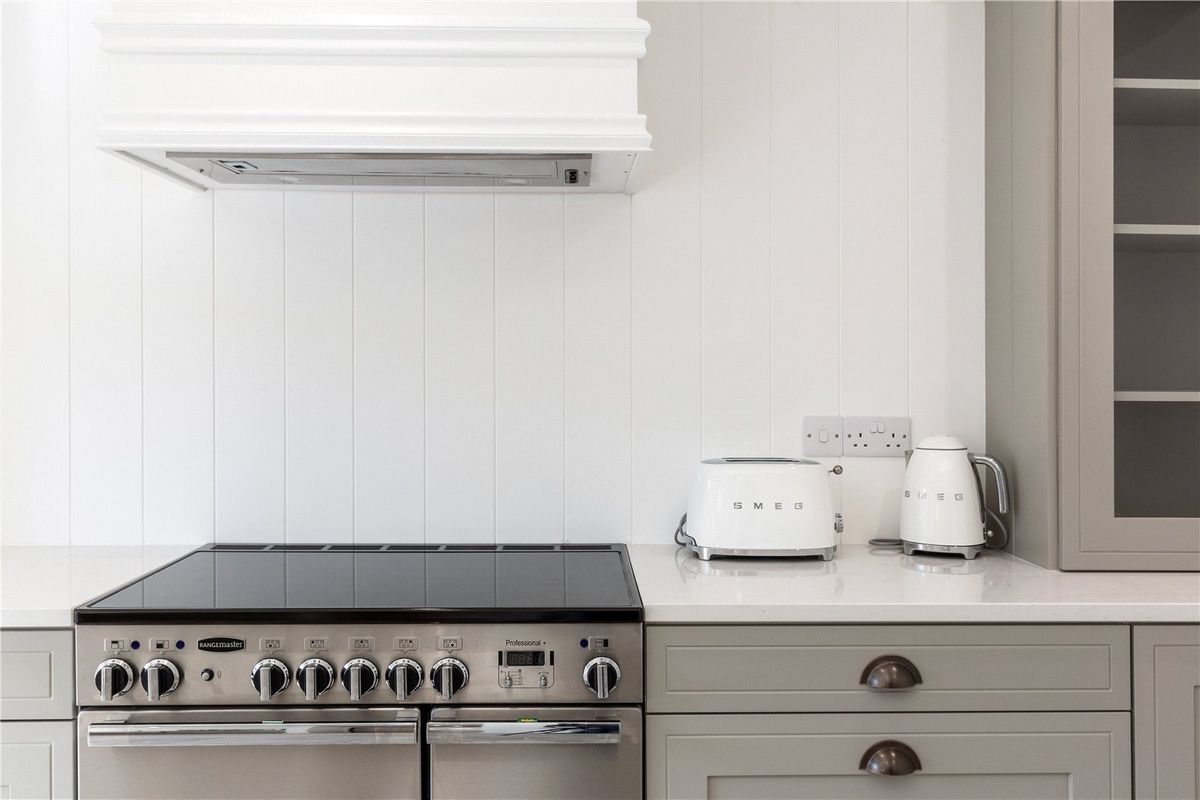 Period Residence For Sale: Bridge House, Bridge Street, Trim, Co. Meath Period Residence For Sale: Bridge House, Bridge Street, Trim, Co. Meath