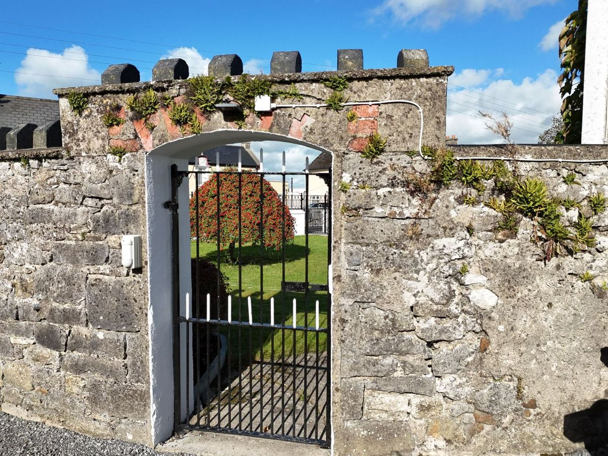 Period Residence For Sale: Churchville, Rathdowney, Co. Laois Period Residence For Sale: Churchville, Rathdowney, Co. Laois