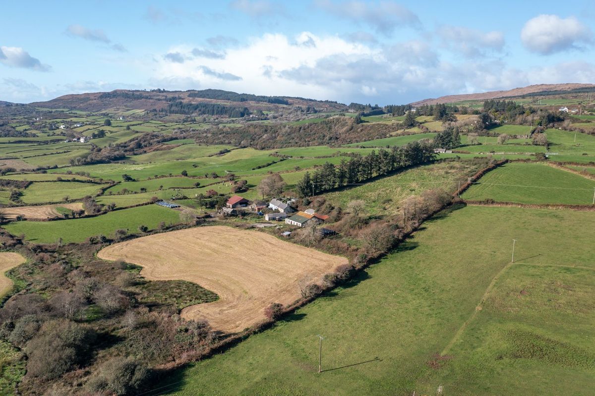 Traditional Farmhouse For Sale: Closh House, Meenies Middle, Drimoleague, Co. Cork Traditional Farmhouse For Sale: Closh House, Meenies Middle, Drimoleague, Co. Cork