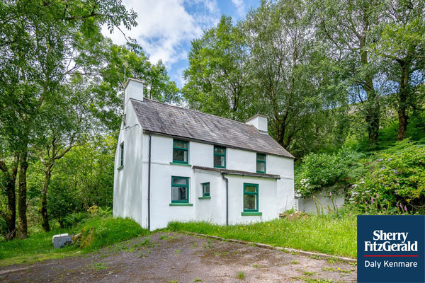 Farmhouse For Sale: Graignagreana, Blackvalley, Kenmare, Co. Kerry