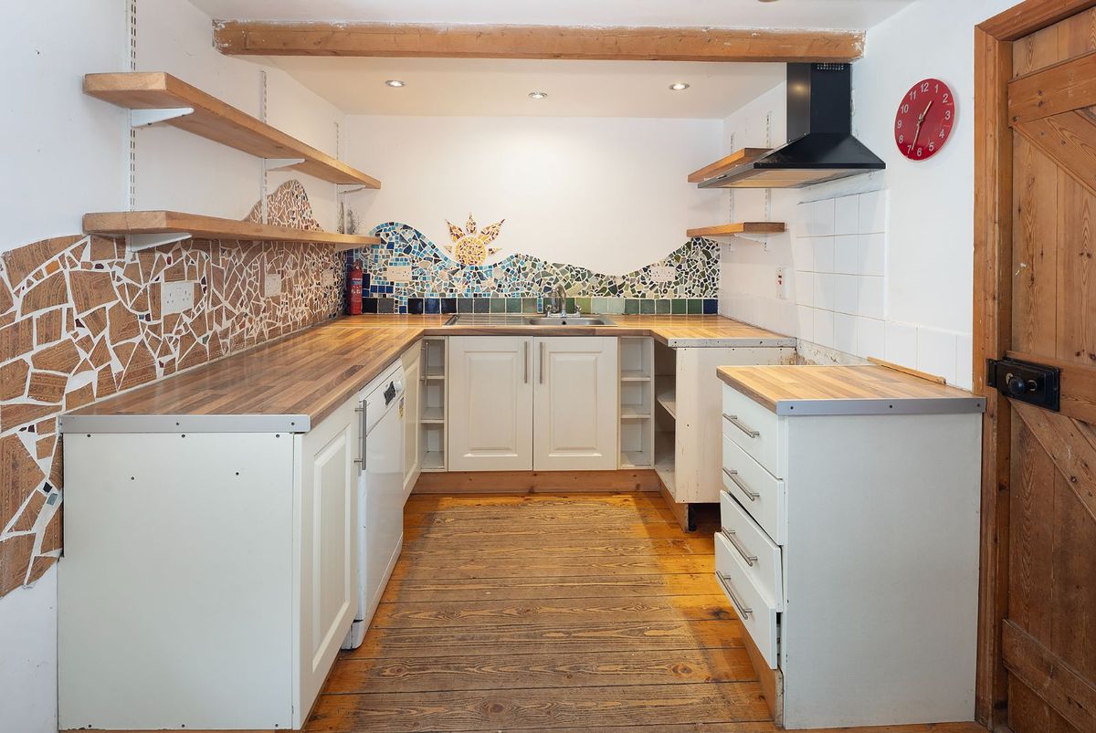 Extended Cottage For Sale: Marlogue Cottage, Walterstown, Cobh, Co. Cork Extended Cottage For Sale: Marlogue Cottage, Walterstown, Cobh, Co. Cork