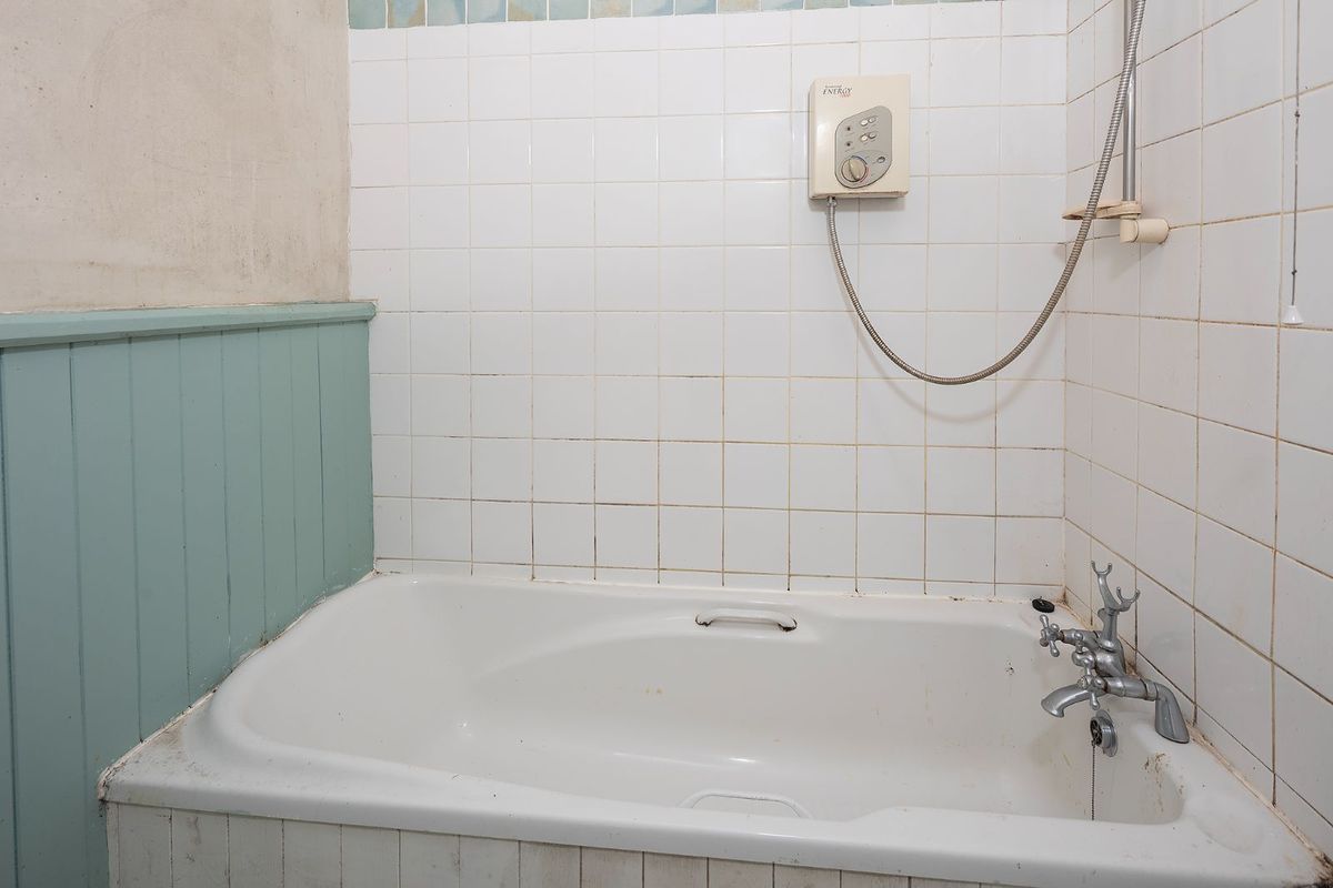 Extended Cottage For Sale: Marlogue Cottage, Walterstown, Cobh, Co. Cork Extended Cottage For Sale: Marlogue Cottage, Walterstown, Cobh, Co. Cork