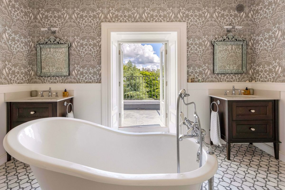 Restored period Residence For Sale: Mount Windsor House, Mountarmstrong, Donadea, Co. Kildare Restored period Residence For Sale: Mount Windsor House, Mountarmstrong, Donadea, Co. Kildare