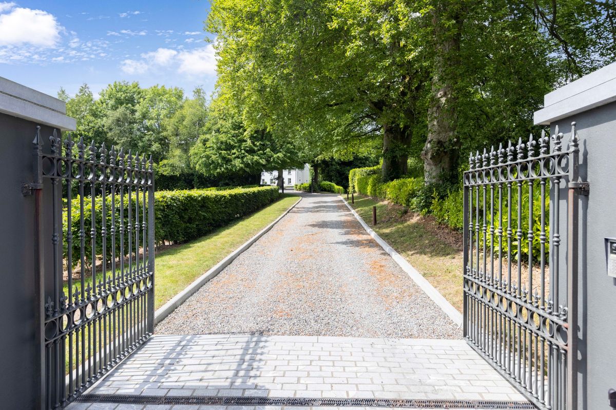 Restored period Residence For Sale: Mount Windsor House, Mountarmstrong, Donadea, Co. Kildare Restored period Residence For Sale: Mount Windsor House, Mountarmstrong, Donadea, Co. Kildare