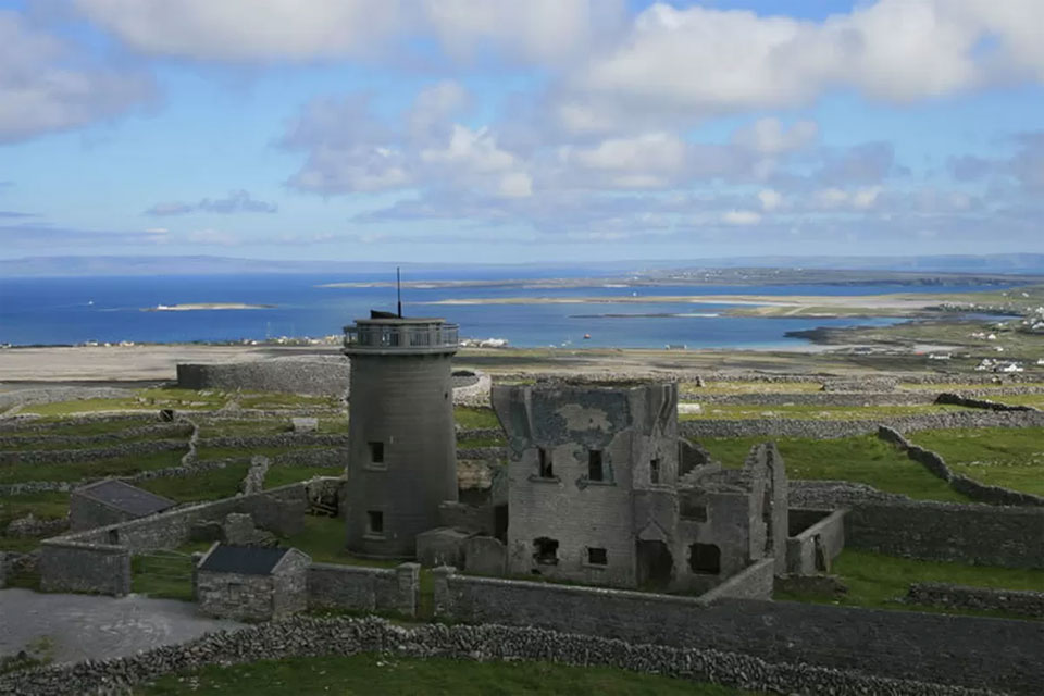 Former Lighthouse For Sale: Old Lighthouse, Inis Mór, Aran Islands, Co. Galway Former Lighthouse For Sale: Old Lighthouse, Inis Mór, Aran Islands, Co. Galway