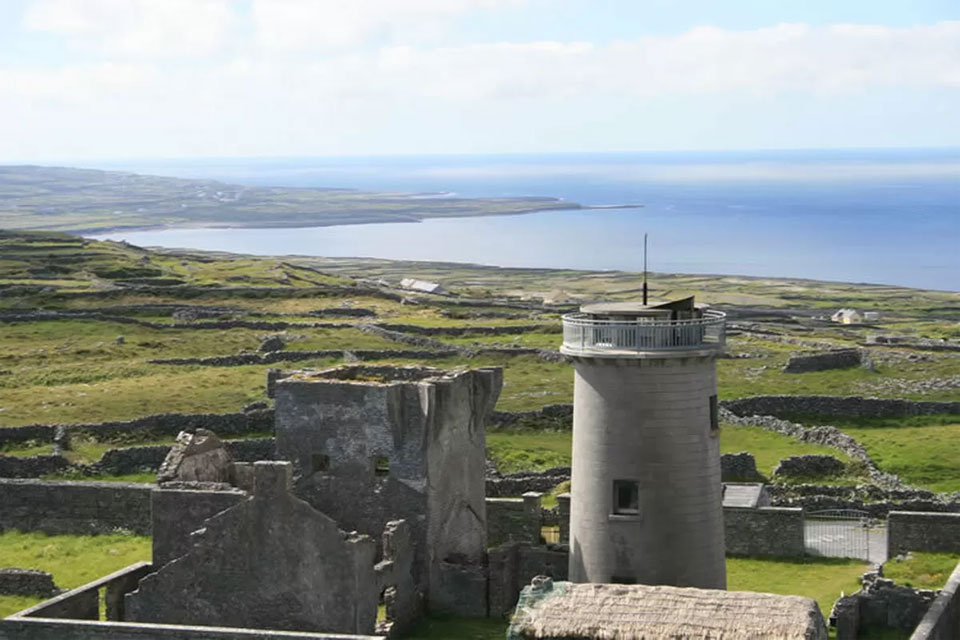Former Lighthouse For Sale: Old Lighthouse, Inis Mór, Aran Islands, Co. Galway Former Lighthouse For Sale: Old Lighthouse, Inis Mór, Aran Islands, Co. Galway