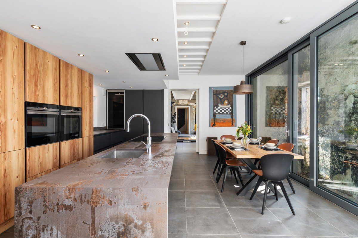 Regency Style Residence For Sale: Pembrokestown House, Gaulstown, Butlerstown, Co. Waterford Regency Style Residence For Sale: Pembrokestown House, Gaulstown, Butlerstown, Co. Waterford