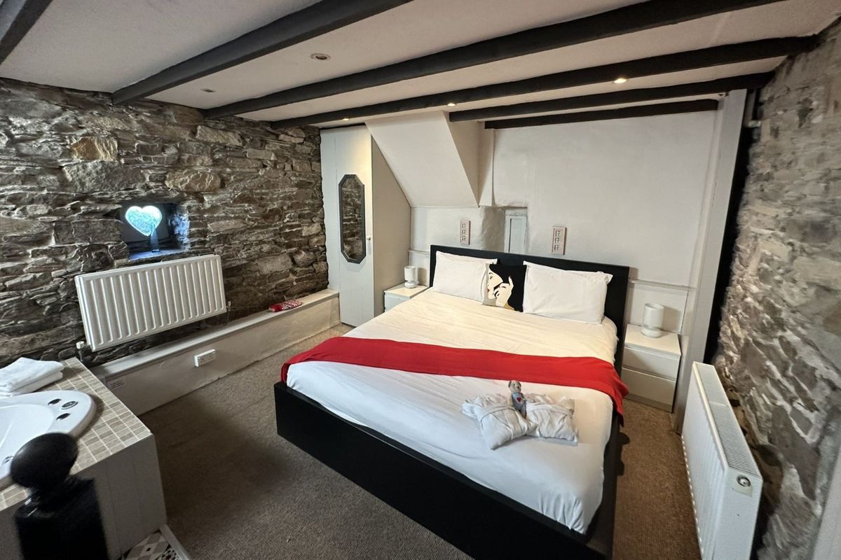 Country Cottage For Sale: Riverbank Cottage, Lissalohorig, Skibbereen, Co. Cork Country Cottage For Sale: Riverbank Cottage, Lissalohorig, Skibbereen, Co. Cork