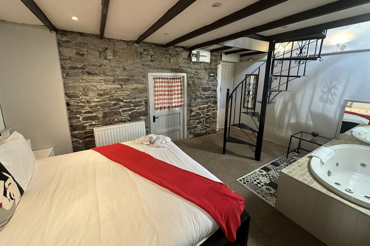 Country Cottage For Sale: Riverbank Cottage, Lissalohorig, Skibbereen, Co. Cork Country Cottage For Sale: Riverbank Cottage, Lissalohorig, Skibbereen, Co. Cork