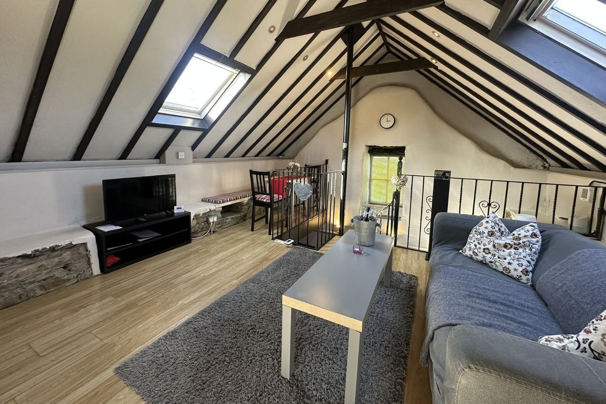 Country Cottage For Sale: Riverbank Cottage, Lissalohorig, Skibbereen, Co. Cork Country Cottage For Sale: Riverbank Cottage, Lissalohorig, Skibbereen, Co. Cork