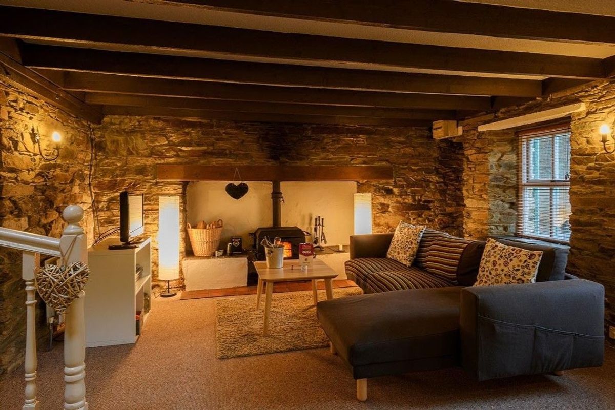 Country Cottage For Sale: Riverbank Cottage, Lissalohorig, Skibbereen, Co. Cork Country Cottage For Sale: Riverbank Cottage, Lissalohorig, Skibbereen, Co. Cork