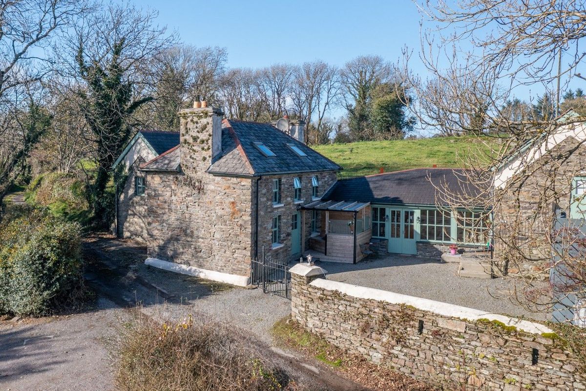 Country Cottage For Sale: Riverbank Cottage, Lissalohorig, Skibbereen, Co. Cork